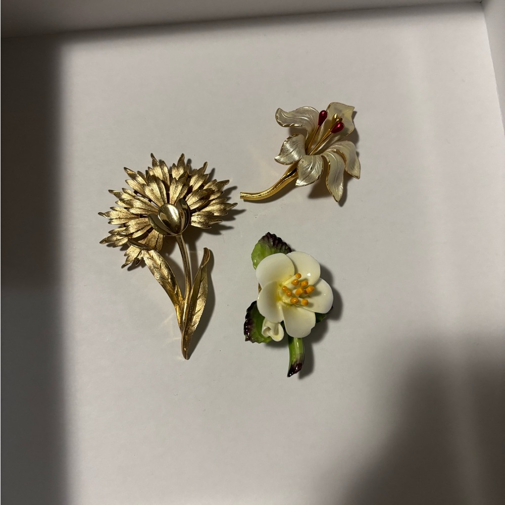 Floral Brooch Set in Gold and White